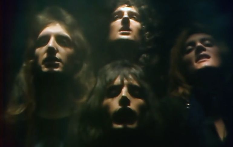 Paar Lads vervelen zich op WhatsApp: Eindstand Bohemian Rhapsody van Queen