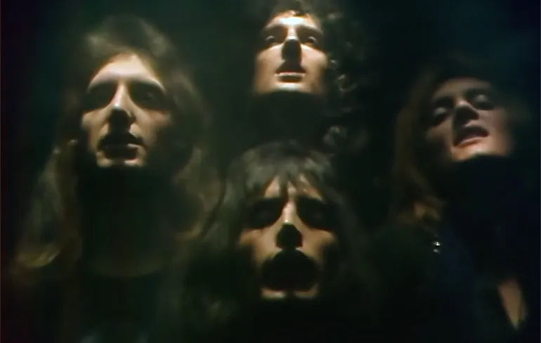 Paar Lads vervelen zich op WhatsApp: Eindstand Bohemian Rhapsody van Queen