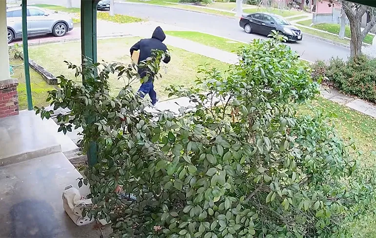 Pakjes elke keer gestolen, dus iemand fabriceerde een creatief pakje