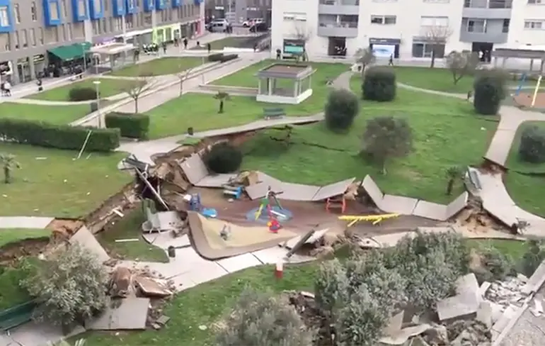 Parkje in Santander zakt door de grond