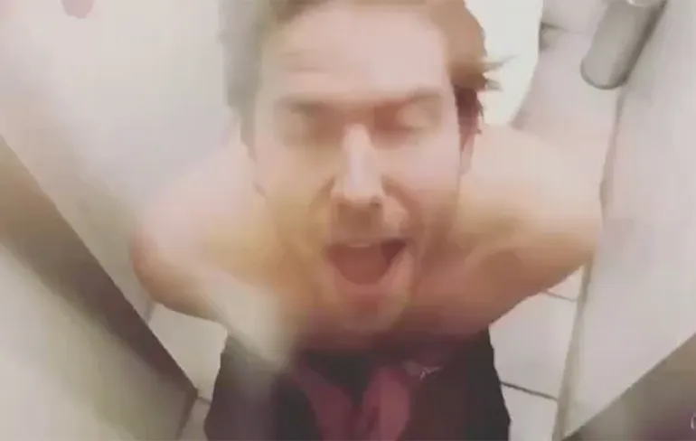 Patricia Paay gewoon hip, want ze is de uitvinder van de pis-challenge!