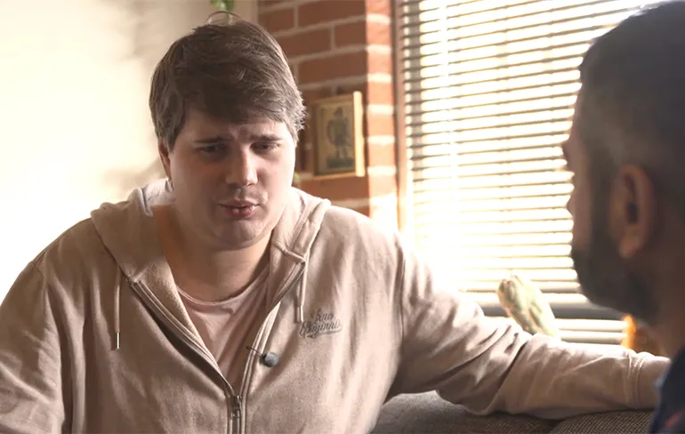 Pedoactivist Nelson kreeg bezoek van boze tv-kijkers, politie moest ingrijpen