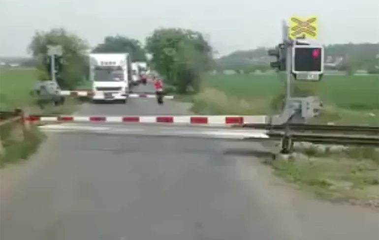 Pfff, waarom rijdt dat treintje in  Servië zo langzaam?