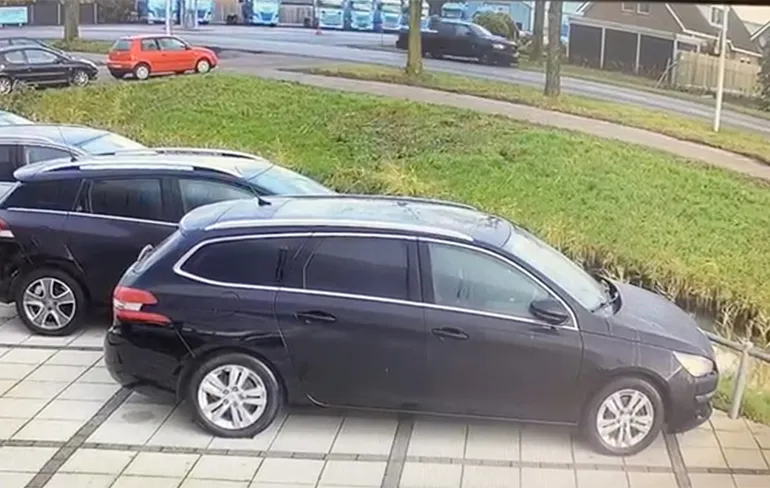 Pick-up truck ramt boom in Kampen