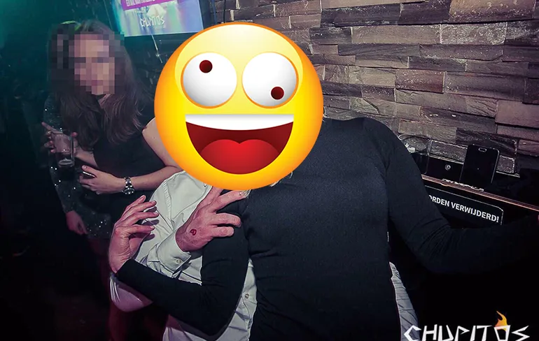 Pikante foto uit een Chupitos Shooter bar gaat rond op social media