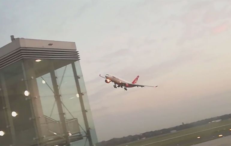 Piloot Air Berlin geschorst na spectaculair afscheidsrondje