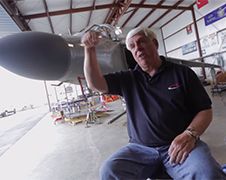 Piloot Art Nalls kocht zijn eigen Harrier