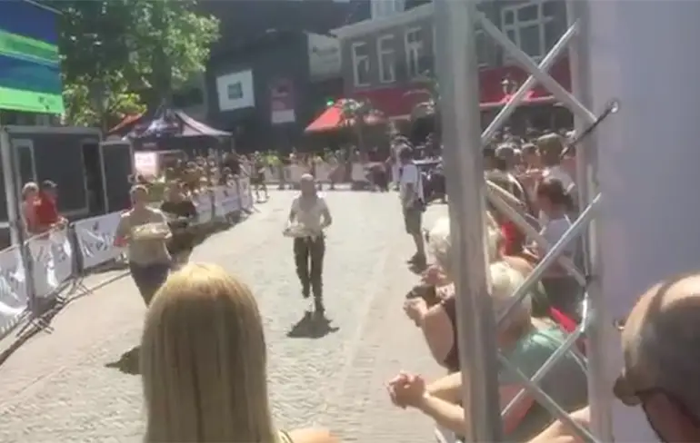 Plat op je bek over de finishlijn doe je zo!