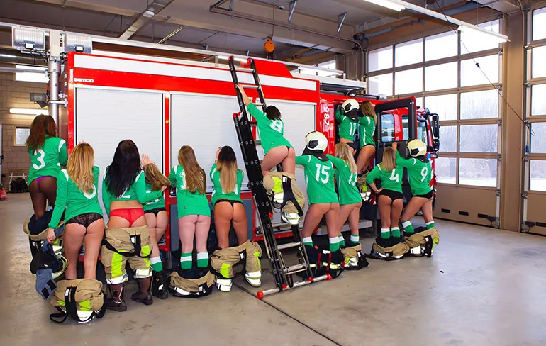 Poep raakt ventilator na mooie billenfoto voetbalvrouwen SVF Cothen