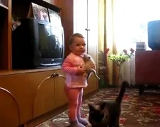Poes wil haar baby terug...