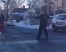 Politie Amerikaanse New Rochelle trekt wapen voor sneeuwbalgevecht