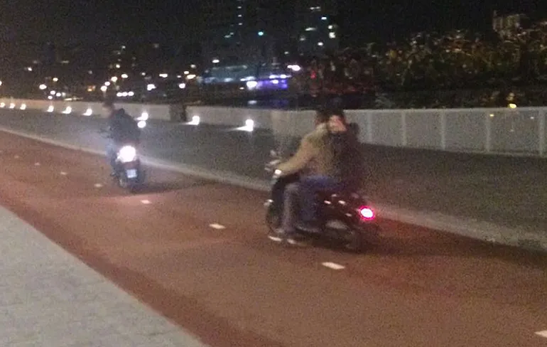 Politie Amsterdam op zoek naar kopschoppende homohaters!