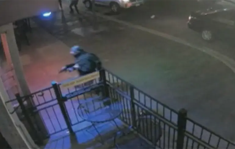 Politie Dayton heeft beelden vrijgegeven waarop ze schutter afknallen