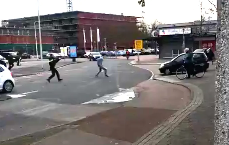 Politie lost meerdere schoten na autokraak in Utrechtse wijk Overvecht