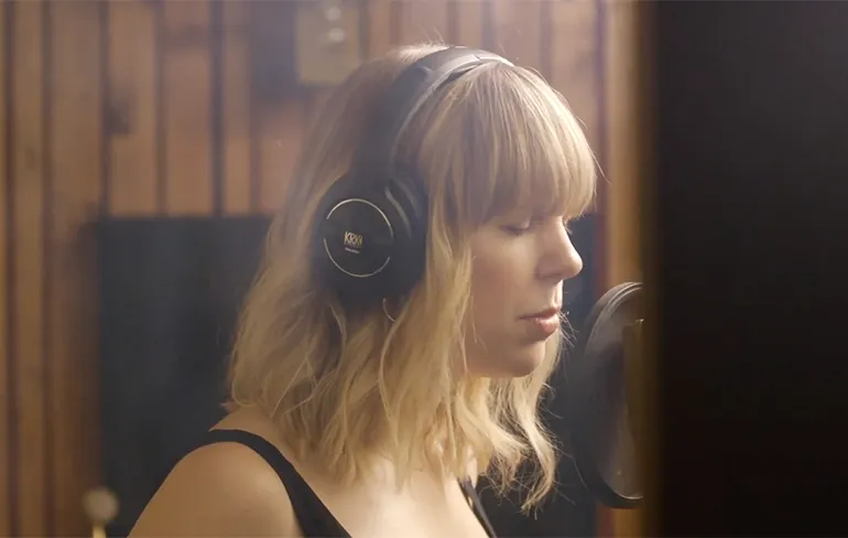 Pomplamoose ft. Sarah Dugas doen Sweet Dreams en White Stripes Mashup