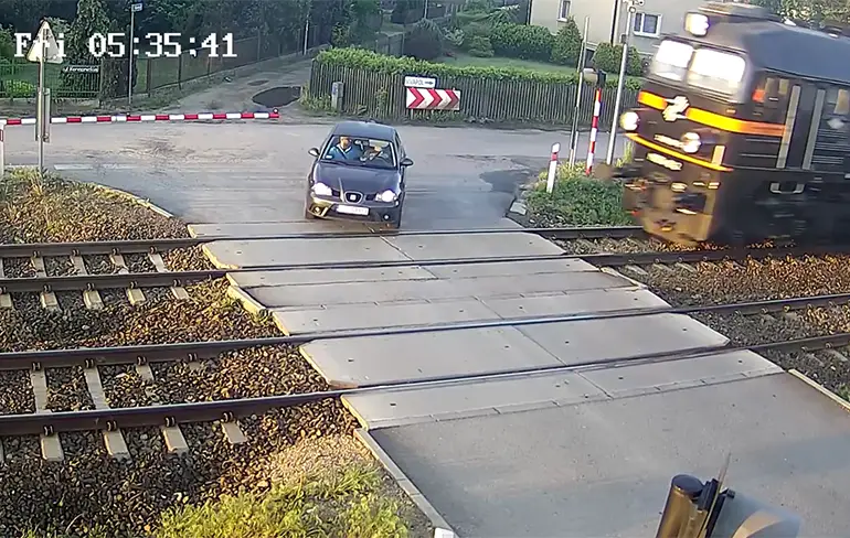 Poolse bestuurder denkt dat hij goederentrein wel kan hebben