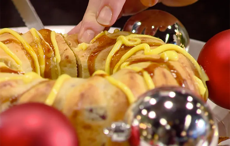 Provincie Brabant mag toch blijven: Frikandellen Kerstcake is de bom!