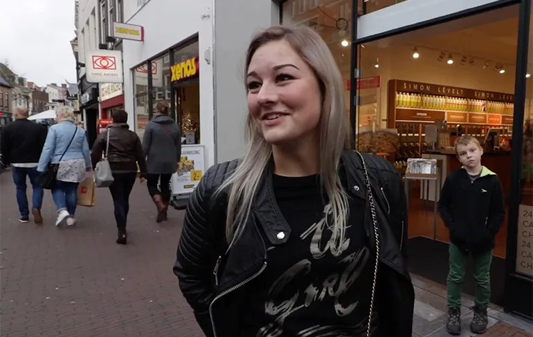 Psssst, wil je een gedragen slipje kopen?