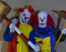 Psycho Killer Clown weer terug om mensen bang te maken!
