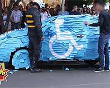 Publieke vernedering parkeerder gehandicaptenplaats actie Pranksters