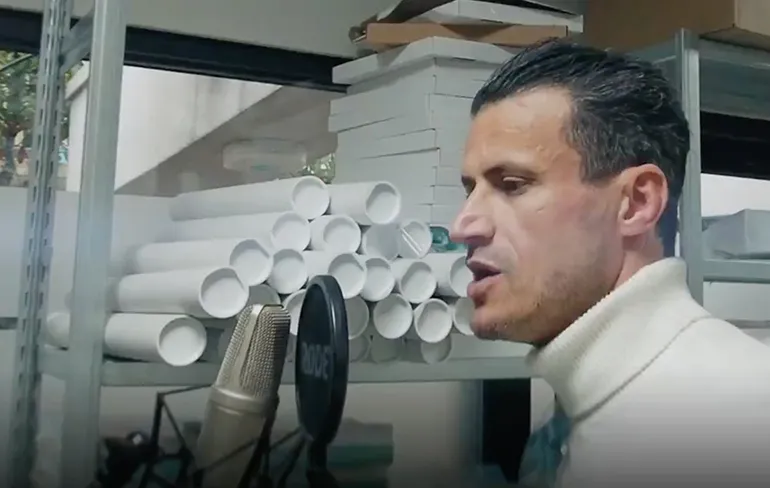 Rappende Farid Azarkan dist Arjen Lubach terug na nummer over Nieuwsuur