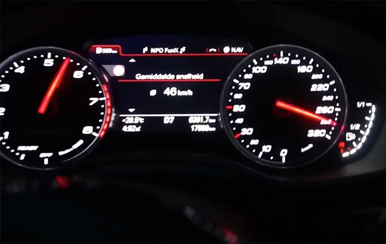 Rapper Boef blaast met 300 kilometer per uur over de snelweg