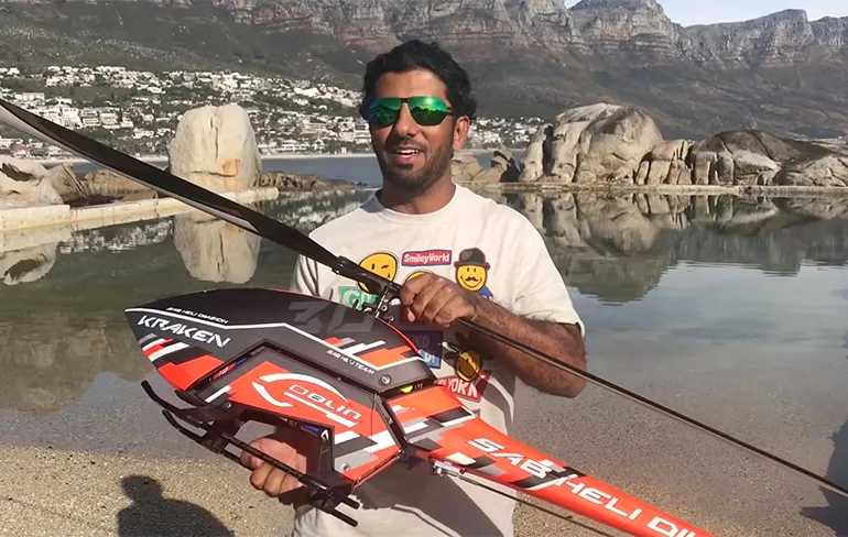 RC Helikoptertje vliegt alles behalve recht