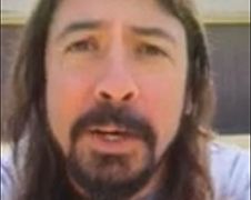 Reactie van Dave Grohl op muzikanten die vragen om Foo Fighters concert