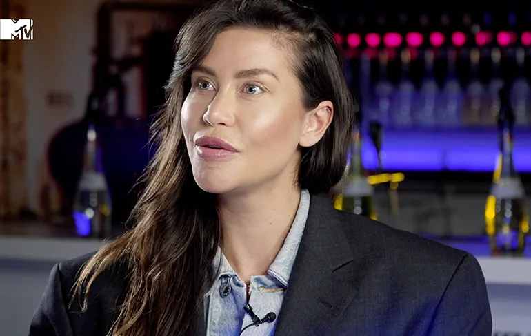 Reaguurders vinden dat Jaimie Vaes, de vriendin van Lil Kleine, op Marijke Helwegen lijkt