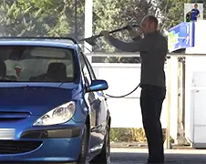 Rémi Gaillard doet grap met vieze duif