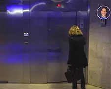 Rémi Gaillard doet wederom grap met lift