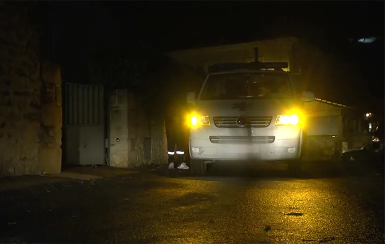 Remi Gaillard neemt ambulance personeel te grazen!