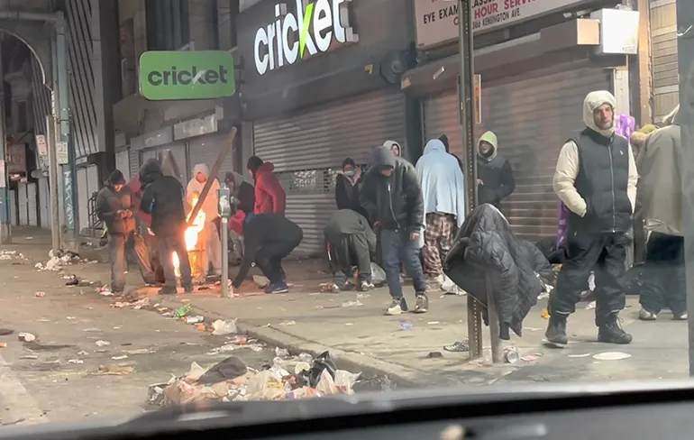 Ritje door Philadelphia laat daklozen en drugs problemen van Amerika zien