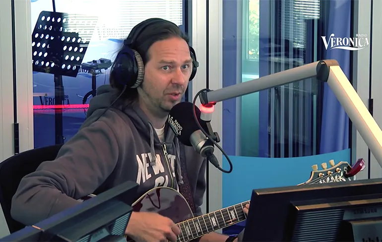 Roel C. Verburg zingt een liedje: Opa Van Mezelf