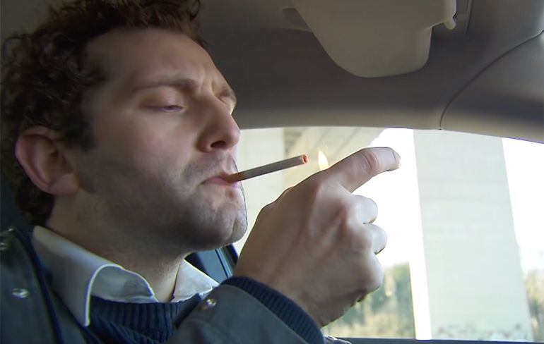 Roken in de auto verboden: Hoe om te gaan met kinderen?