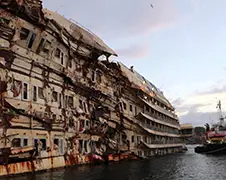 Rondje cruisen met drone langs Costa Condordia