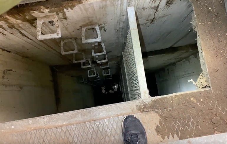 Rondwandelen in een geheime ondergrondse bunker in Duitsland