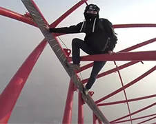 Roofers beklimmen 650 hoge Shanghai Tower