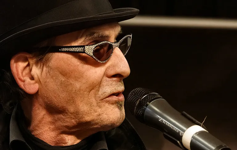 Rotterdamse dichter Jules Deelder op 75-jarige leeftijd overleden