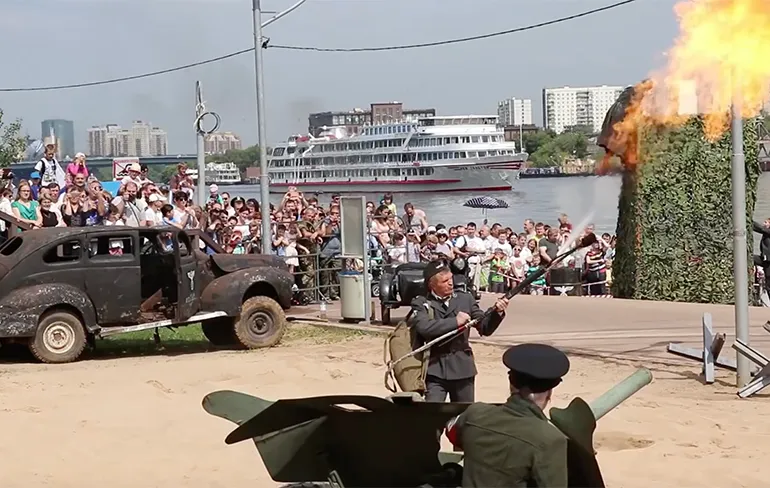 Russen doen soort Mad Max met Nazi's
