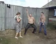 Russen gaan helemaal los op 2 Unlimited