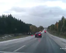 Russische chauffeur negeert signalen op gladde weg