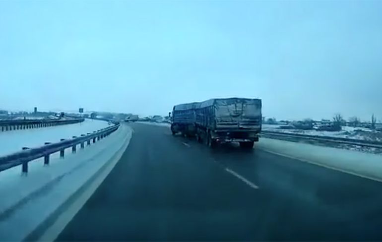 Russische vrachtwagenchauffeur heeft aardige drift skills in huis!