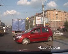 Russische vrouw ineens vergeten hoe auto te rijden...