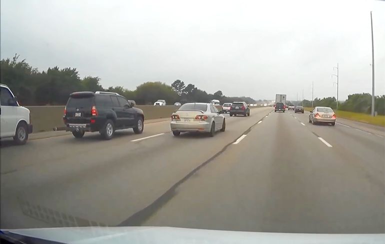 Ruzie op de weg in Dallas, automobilist doet even een remtest