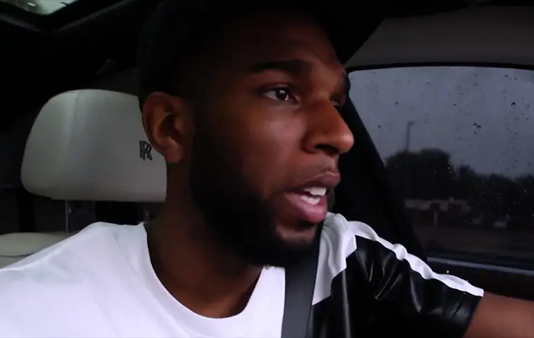 Ryan Babel kan zwemmen in zijn huis in de Verenigde Arabische Emiraten