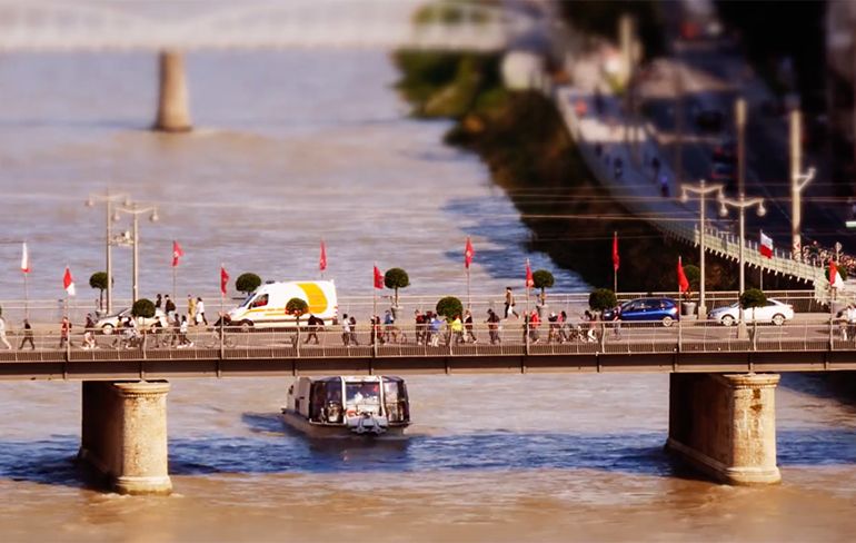 Salzburg ziet er uit als een stad in miniatuur in tilt shift video