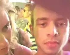 Selfiekoning op de "foto" met model Sharon Pieksma