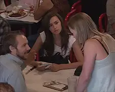 Serveerster krijgt haar beste dienst ooit!