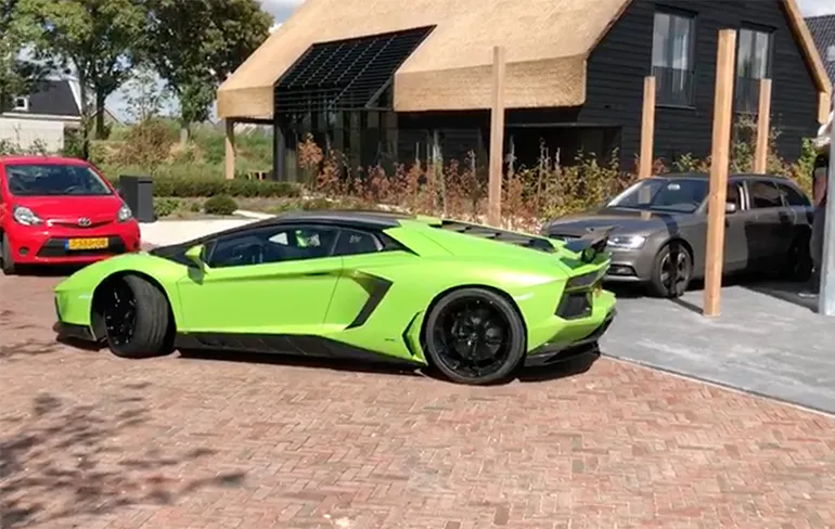Shut Up And Take My Money: Lamborghini parkeren in ondergrondse garage